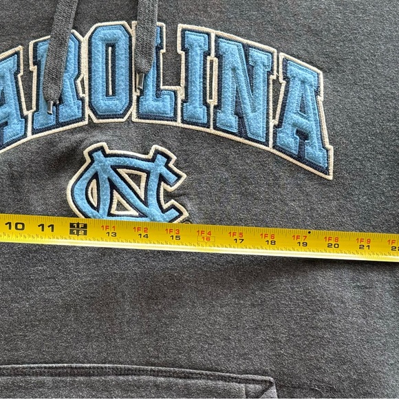 University of North Carolina Tarheels Hooded Sweatshirt - Picture 5 of 7